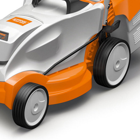 Аккумуляторная газонокосилка Stihl RMA 235 c AK 20 и AL 101