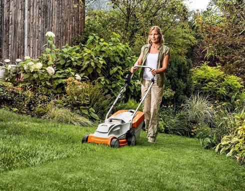 Аккумуляторная газонокосилка Stihl RMA 235 c AK 20 и AL 101