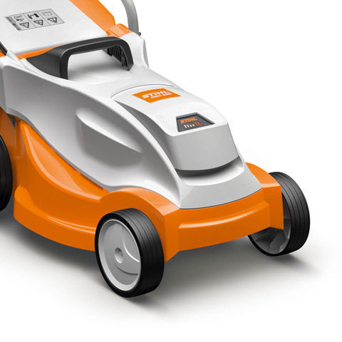 Аккумуляторная газонокосилка Stihl RMA 235 c AK 30 и AL 101