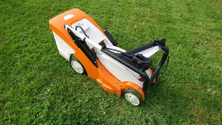 Аккумуляторная газонокосилка Stihl RMA 339 C, с AK 20 и AL 101