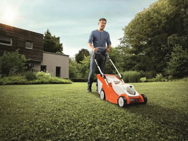Аккумуляторная газонокосилка Stihl RMA 339.0 без аккумулятора и з/у