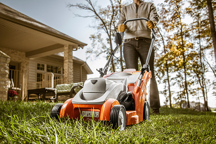 Аккумуляторная газонокосилка STIHL RMA 410 C
